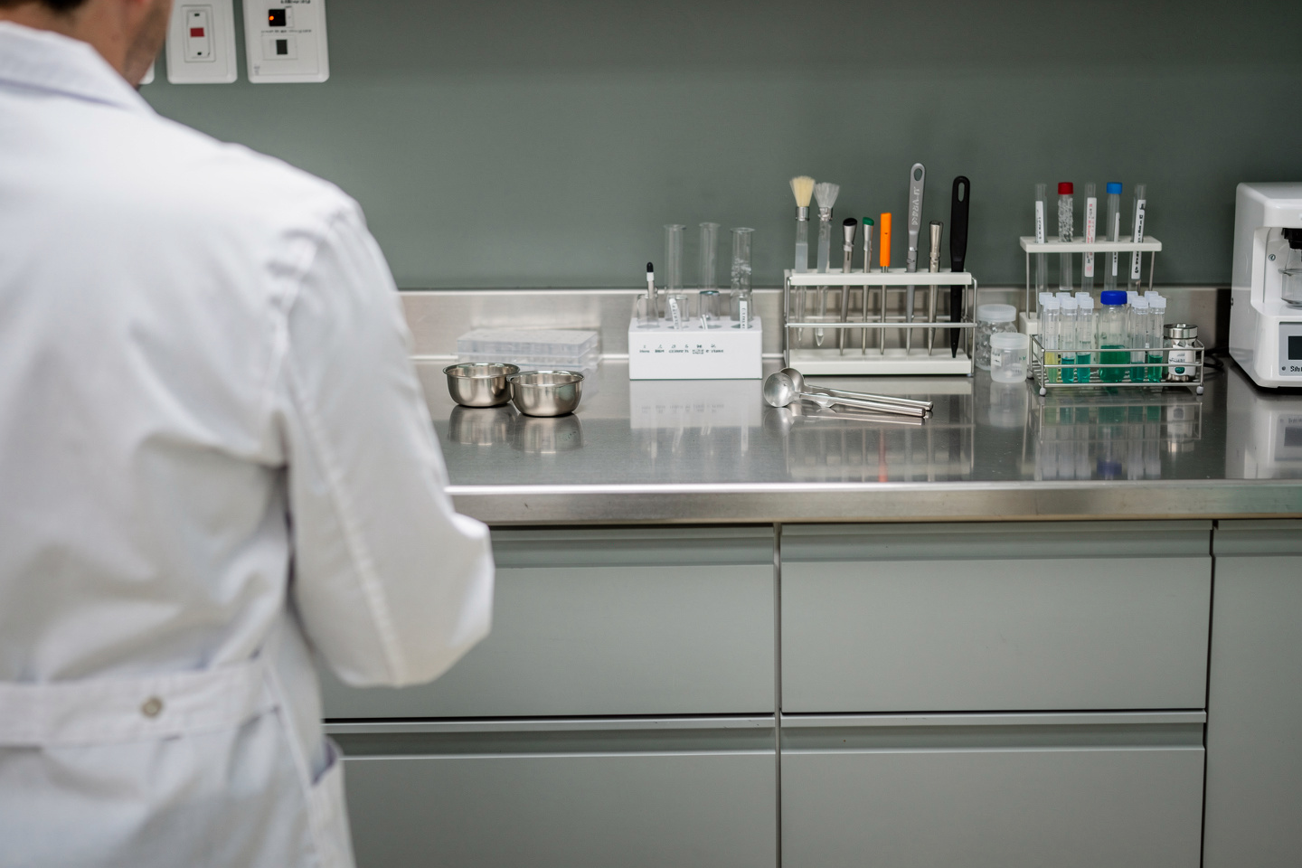 Empty pathology lab bench suggesting how a pathology consultation can change treatment decisions.